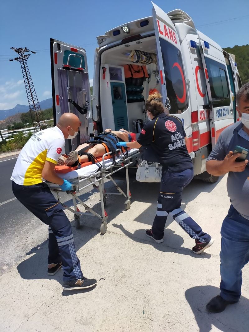 Antalya’da otomobil takla attı: 2 yaralı

