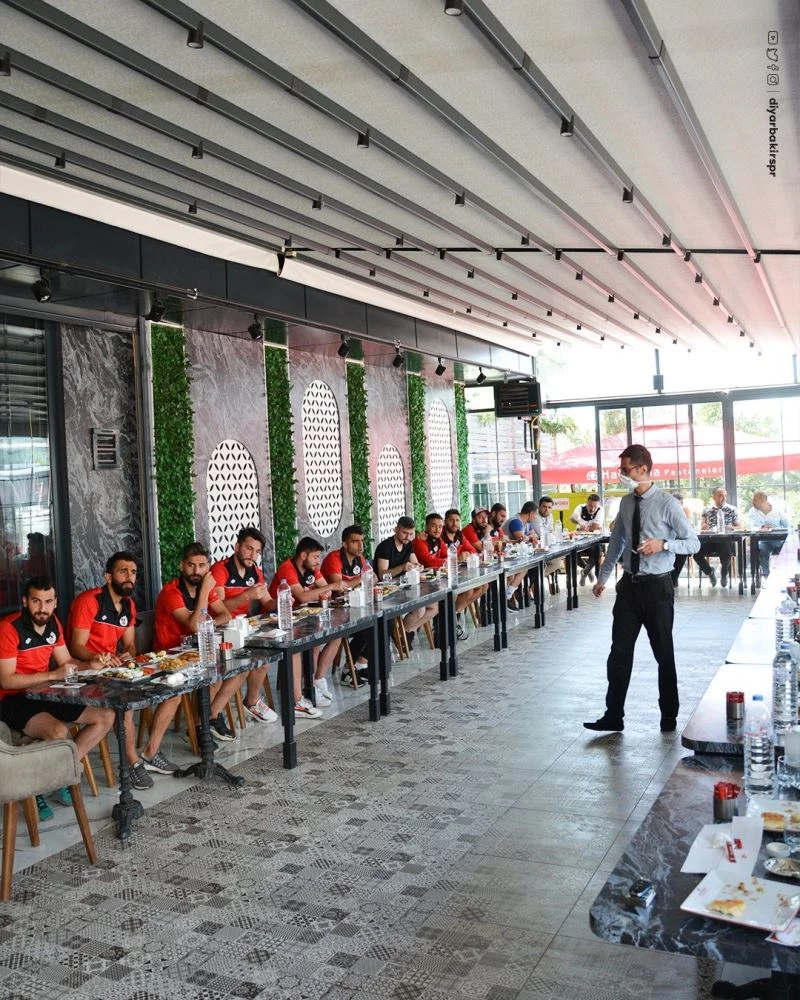 Hacıbaba Pastaneleri Diyarbakırspor’un yanında
