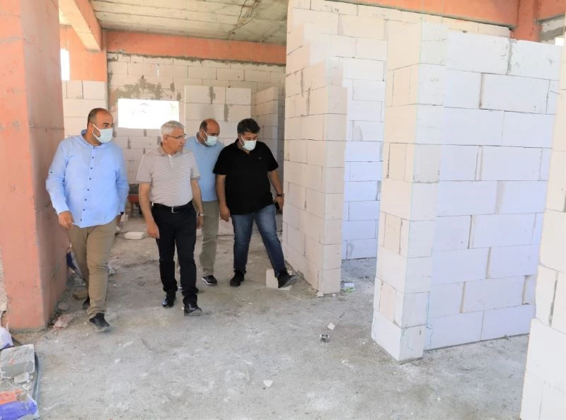 Güder semt kütüphanesini inceledi
