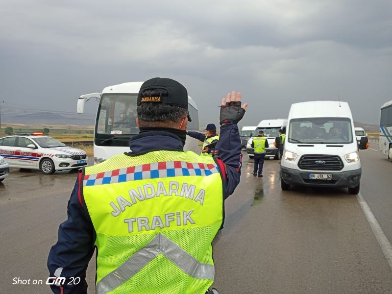 Ankara’daki korsan servis denetimlerinde 5 servis aracı trafikten men edildi
