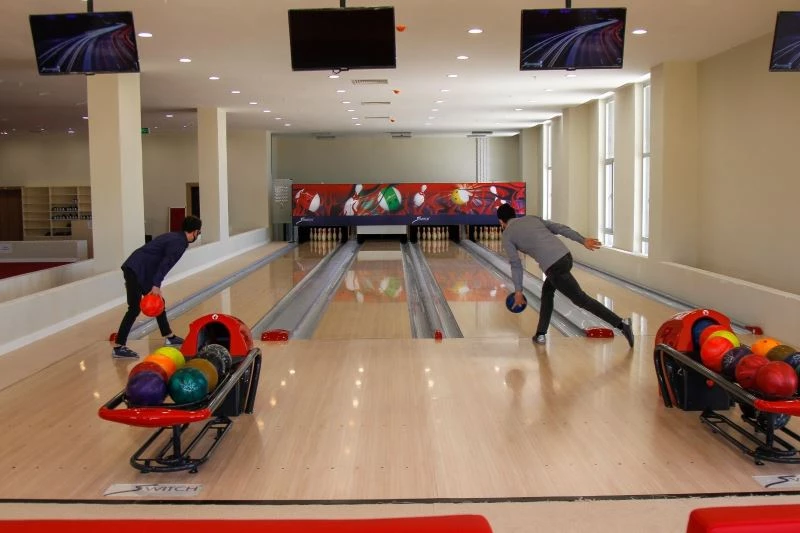 Bayburt Üniversitesi Konukevi, bowling salonu ve kıraathane hizmete başladı

