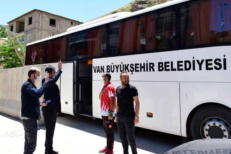 Çatak Belediyesi sporcuları milli takım seçimlerine uğurlandı
