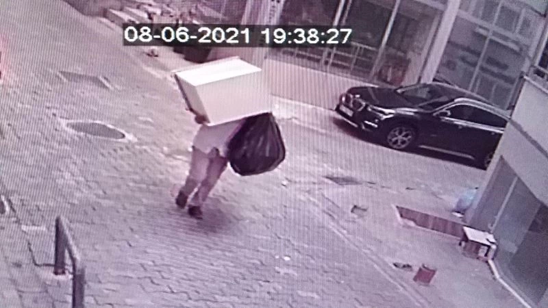Fırının metal dolabını çalan hırsız kameraya yakalandı
