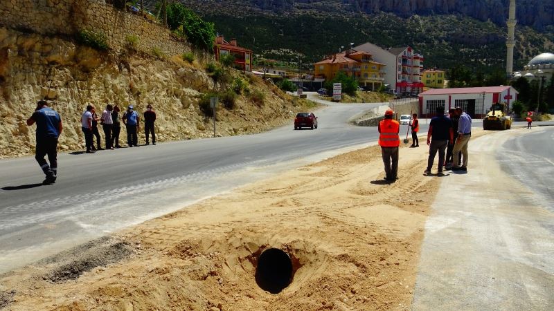 Ermenek’te sanayi yoluna yeni kavşak çalışması
