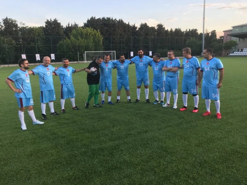 AK Parti İstanbul İl Başkanı Osman Nuri Kabaktepe ünlünün katılımı ile futbol müsabakası düzenledi
