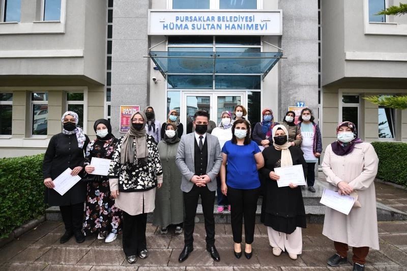 Pursaklar Belediyesi Hüma Sultan Hanım Evi’nde mezuniyet heyecanı
