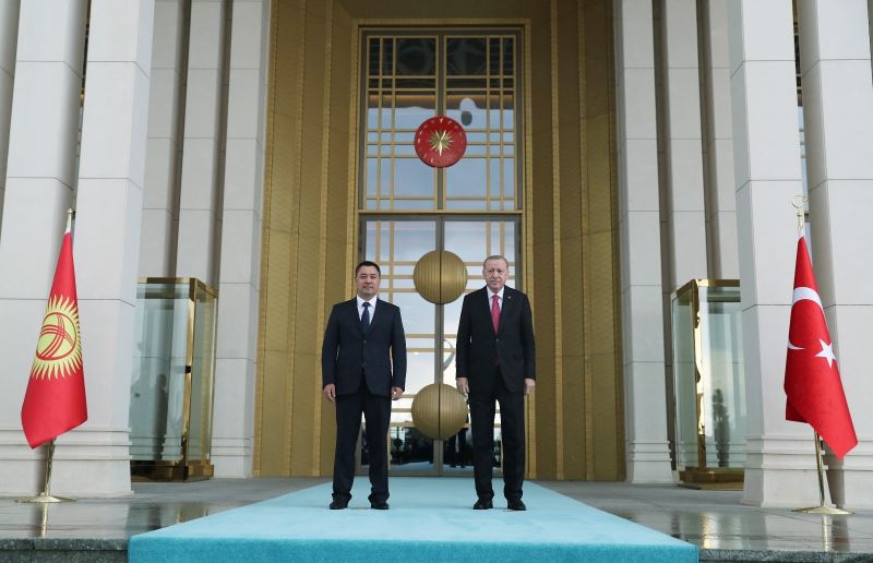 Cumhurbaşkanı Erdoğan, Kırgızistan Cumhurbaşkanı Caparov’u resmi törenle karşıladı
