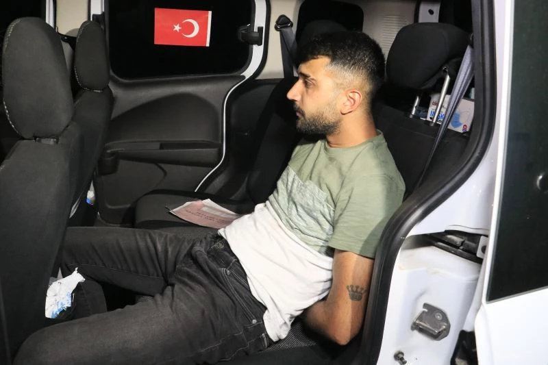 Silahlı kavgaya giderken polise denk gelen şahısların kaçışı kısa sürdü

