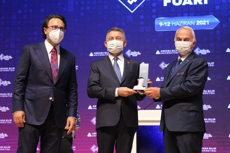 Cumhurbaşkanı Yardımcısı Oktay: “Uçan araçlara geldiğimizde artık dünya liderliğine oynayacak bir Türkiye göreceksiniz”
