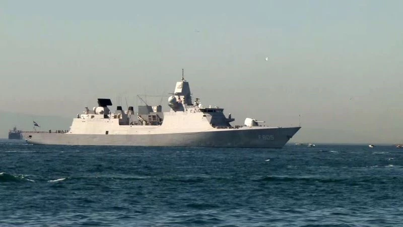 Hollanda savaş gemisi Sarayburnu’na demirledi
