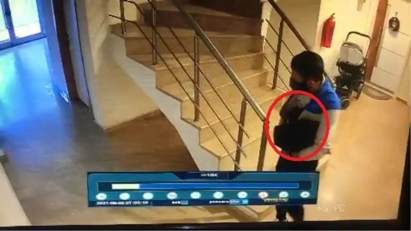 Çaldığı ayakkabıların bir çiftini giydi, diğer çiftini cebine soktu
