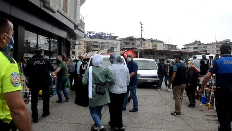 Ağabeyi kavgada ölen kadın husumetlisini berberde bıçakladı
