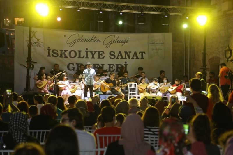 Bir buçuk asırlık binada eğitim görüp, ilk konserlerine çıktılar
