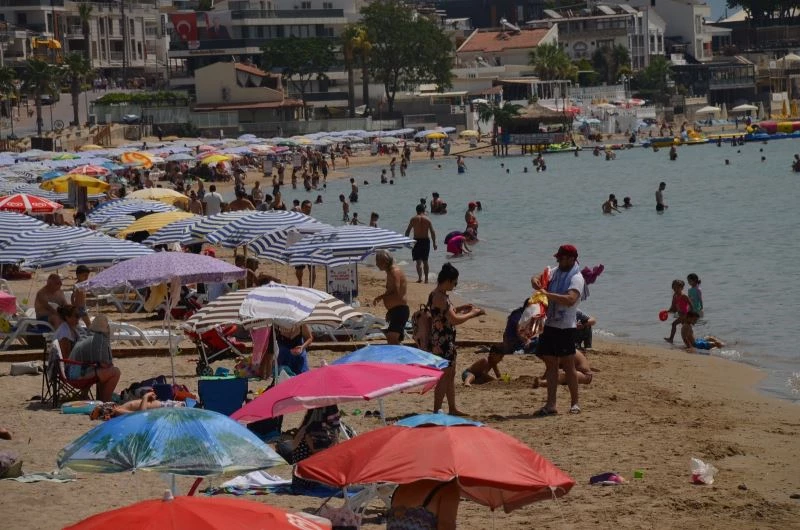 Didim’de normalleşmenin ilk gününde plajlar doldu
