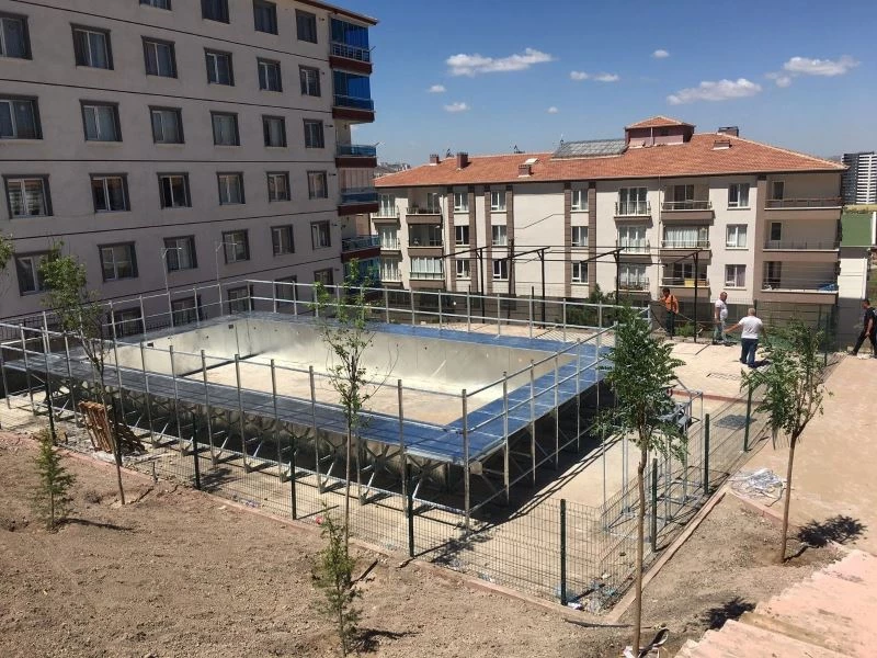 Yüzme havuzları çocukların ayağına gidiyor
