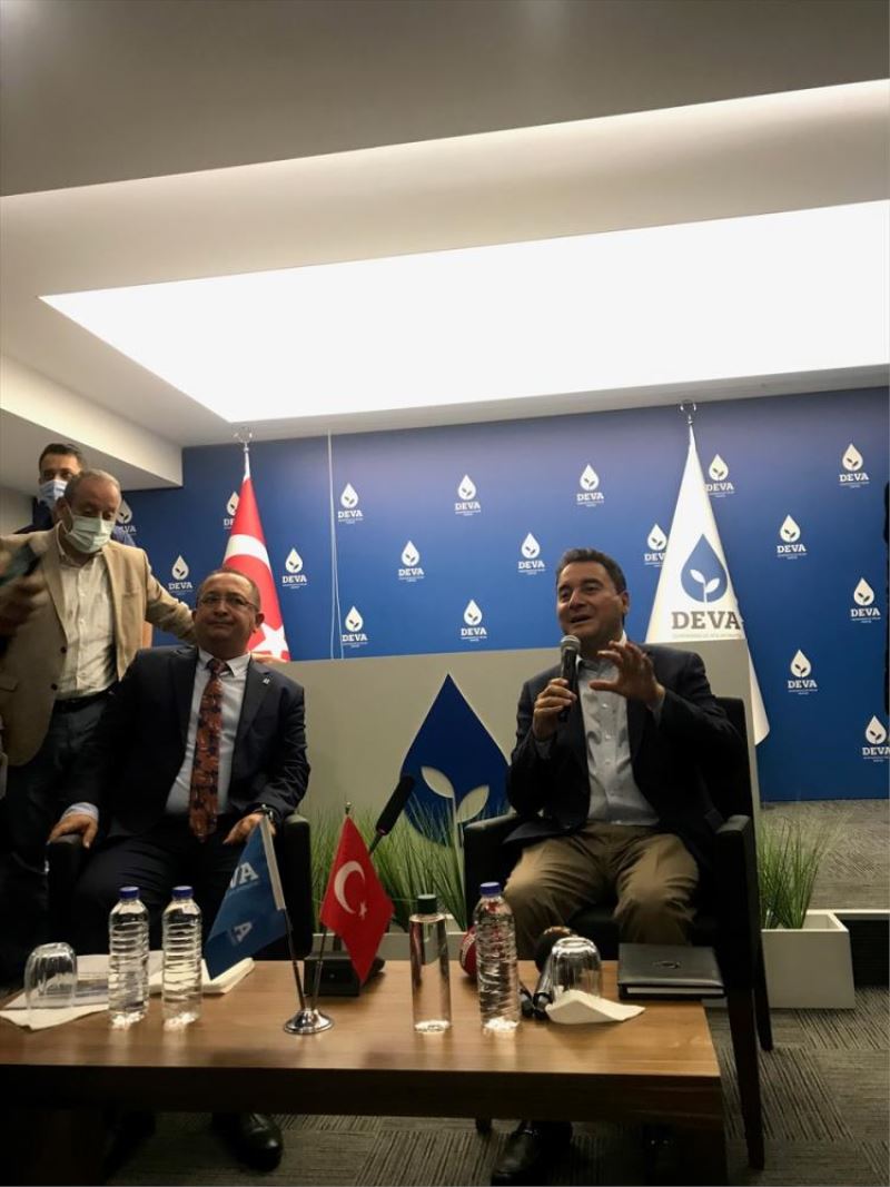 DEVA Partisi Genel Başkanı Babacan, ilçe kongrelerine katılmak için geldiği Antalya