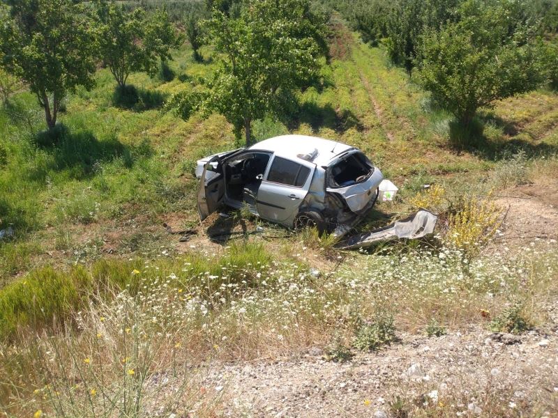 Otomobilin şarampole uçması sonucu 2 kişi yaralandı
