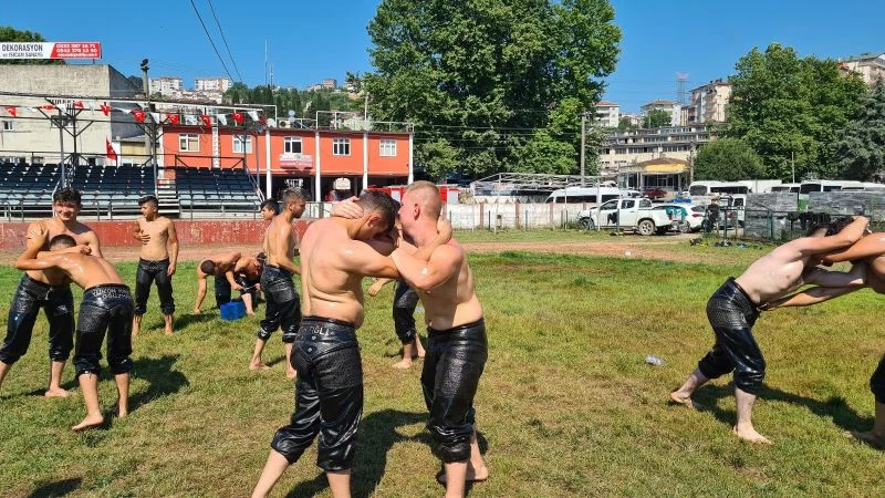 Tarihi Kırkpınar Yarışları’na 32 derece sıcakta hazırlanıyorlar
