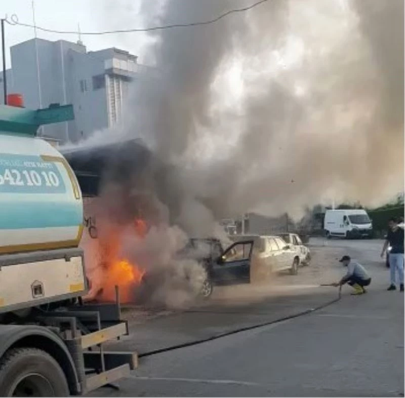 Tamir edilirken alev alan otomobili söndürebilmek için dakikalarca uğraştılar
