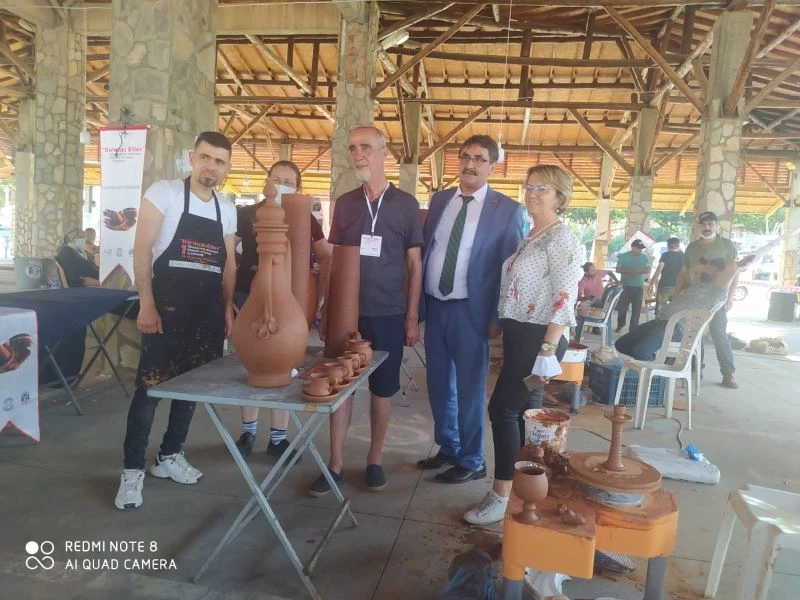 Kınıklı çömlek ustaları hünerlerini sergiledi
