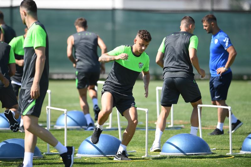 Bursaspor’da yeni sezon hazırlıkları moralli devam ediyor
