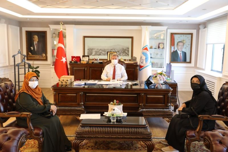 Kayseri İHH Kadın Kolları’ndan Başkan Palancıoğlu’na ziyaret
