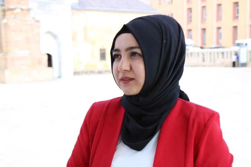 Fatma öğretmen hayatı resmederken tanıştığı engelli için proje geliştirdi
