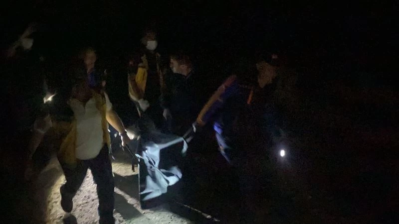 Kızını kurtarmayı başardı ancak yeğeni ile birlikte boğularak can verdi
