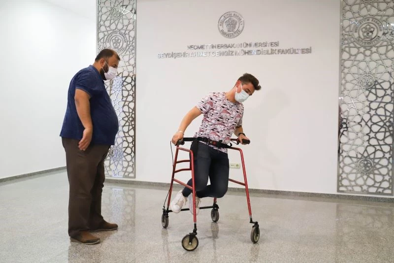 Makine mühendisliği öğrencisinden düşük maliyetli yürüteç
