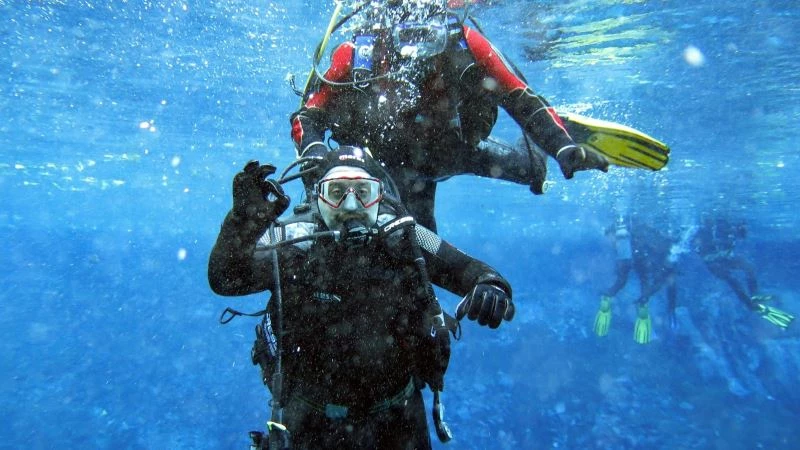 Bakan Varank bozkırın nazar boncuğuna tüple daldı
