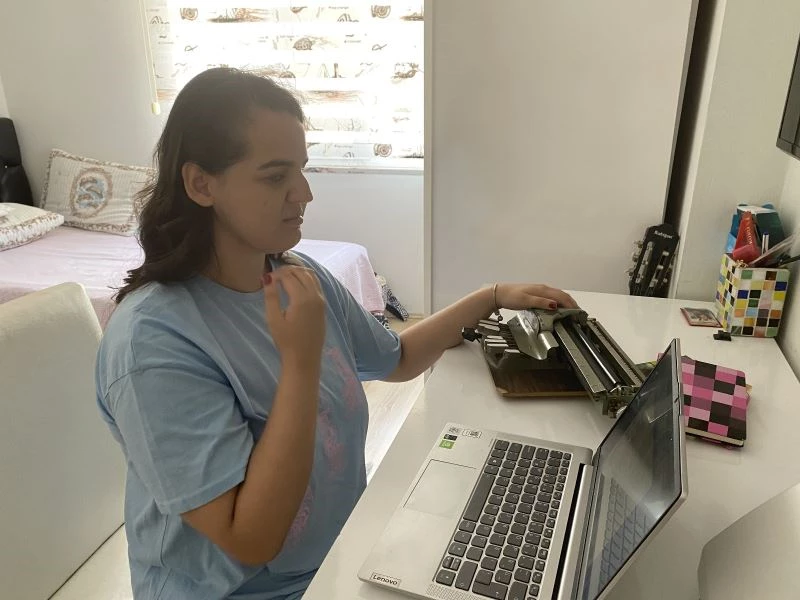 Annesi her gün üniversitenin koridorlarında bekledi, hocaların ses kayıtlarıyla sınavlara hazırlandı
