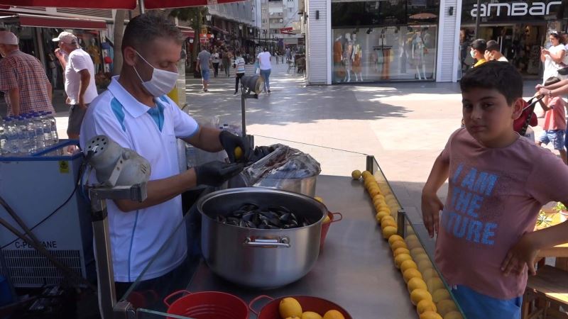 On yaşında sakız satıyordu, şimdi 10 kişiye iş veriyor
