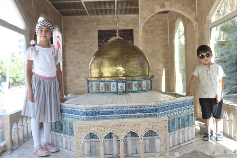 Minia Kudüs tırına yoğun ilgi
