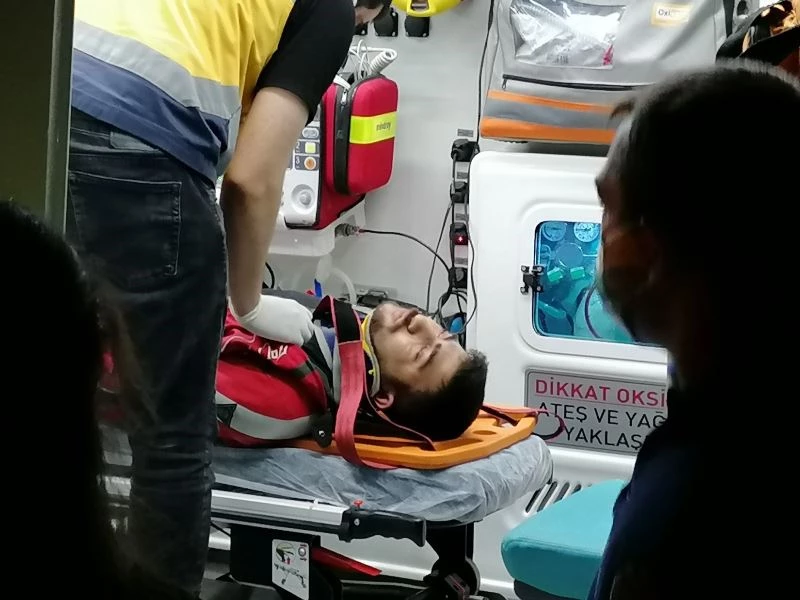 Hızını alamayıp karşı şeride uçtu: 1 yaralı
