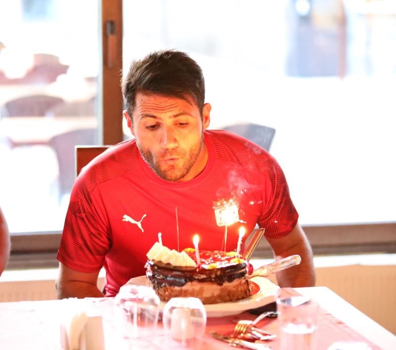 Sivasspor’da kaleci Ali Şaşal’a sürpriz doğum günü
