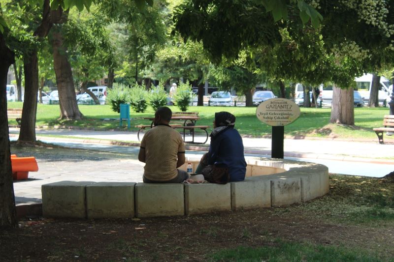 Gaziantep’te sıcaktan bunalanlar parklara koştu
