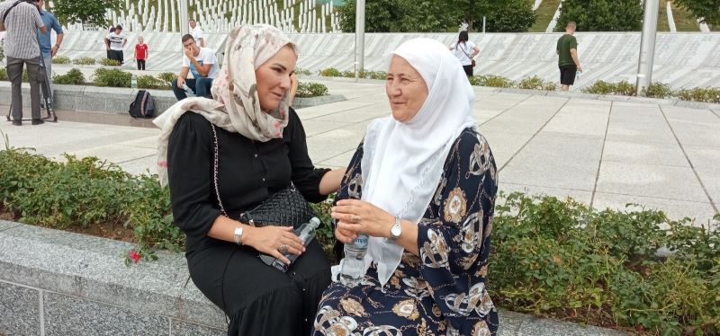 Srebrenitsa Anneleri Başkanı Efendiç: 