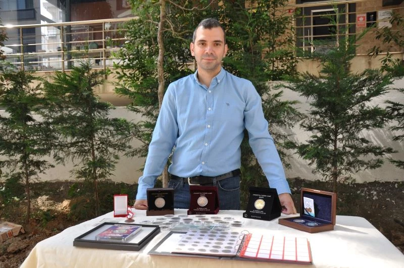 (Özel) Kadıköylü koleksiyoner, çocukluğundan beri para biriktiriyor
