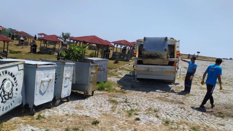 Piknik alanlarından toplanan çöpler kamyonlara sığmadı
