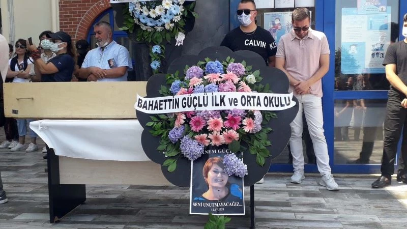 Sanem öğretmen son yolculuğuna uğurlandı
