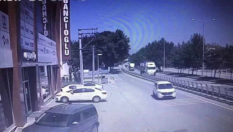 Tırın çarptığı genç ölüme böyle koşmuş
