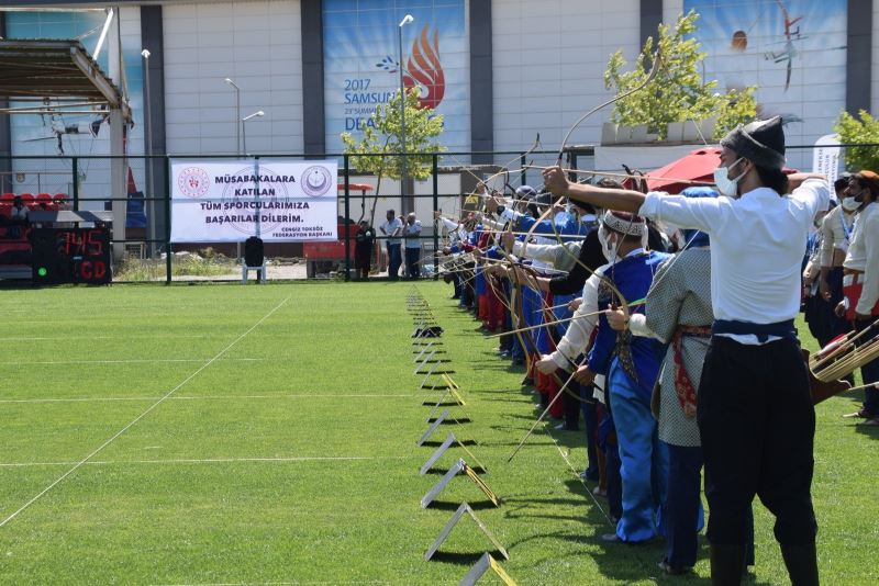 Okçular hedefi 12’den vurmak için yarıştı
