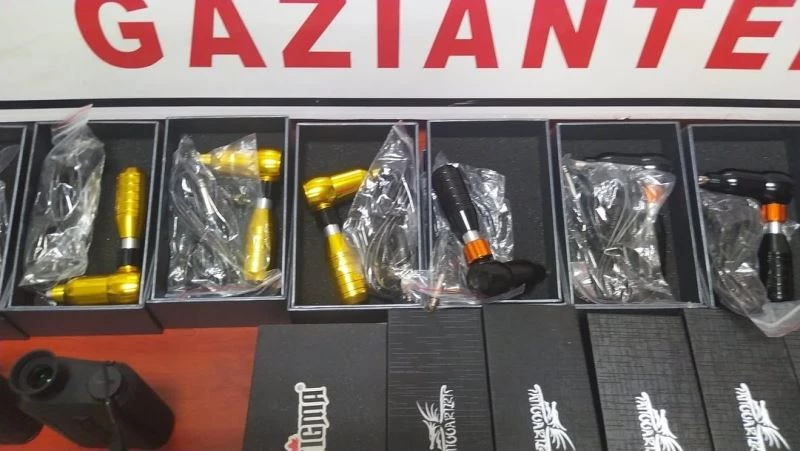 Havalimanında lazer menzil bulucu yakalandı
