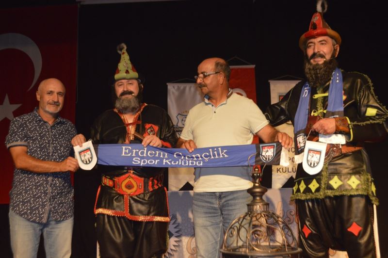 Erdem Gençlikspor Kulübü öğrencileri Hacivat ile Karagöz’ü tanıma imkanı buldu
