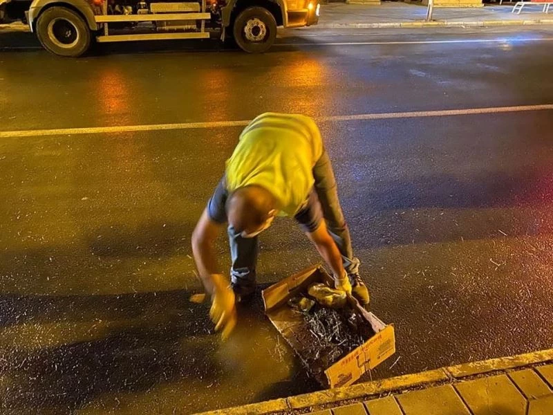 Bağlar’da temizlik seferberliğinde gece mesaisi
