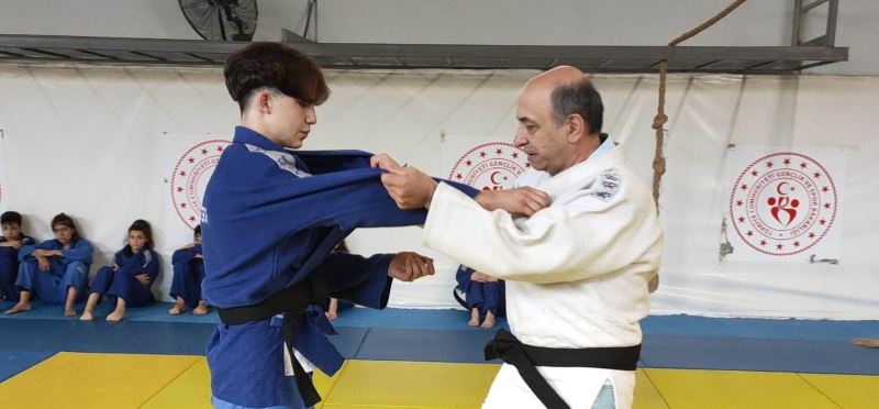 Yunusemreli judoculara duayen isimlerden teknik ders
