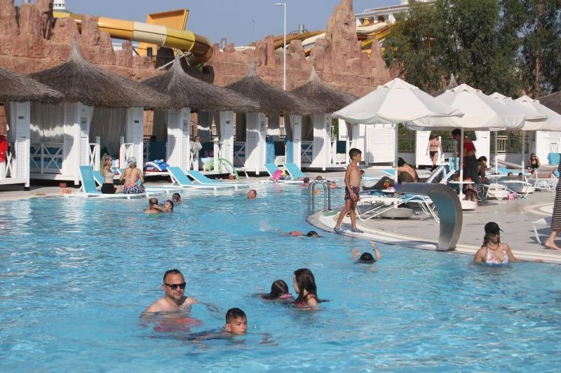 9 günlük bayram tatili, rezervasyonları uzattı, boş yatak bulmak zorlaştı
