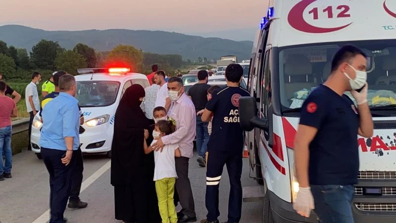 Patoz makinesinden çıkan tozlar zincirleme kazaya sebep oldu: 12 yaralı

