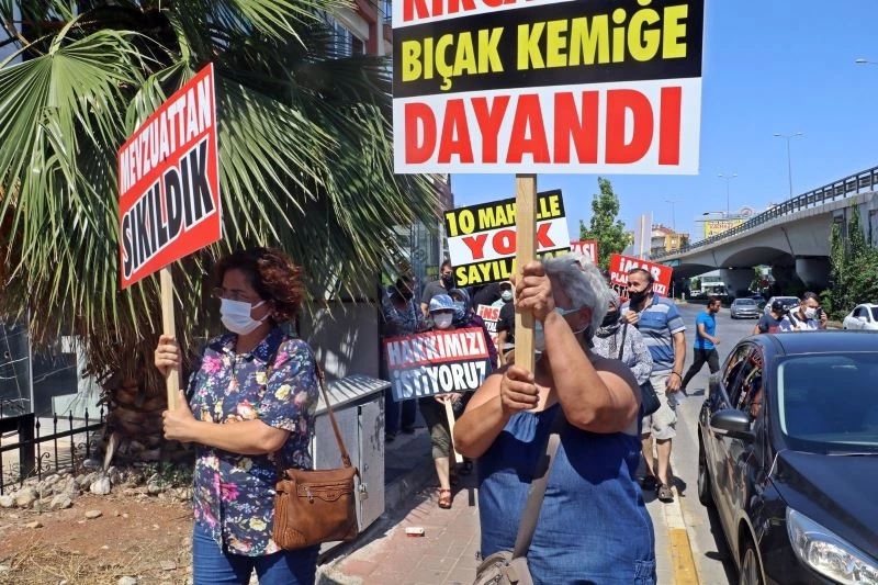 İmar planları iptal edilen mahalleliden siyah çelenkli eylem
