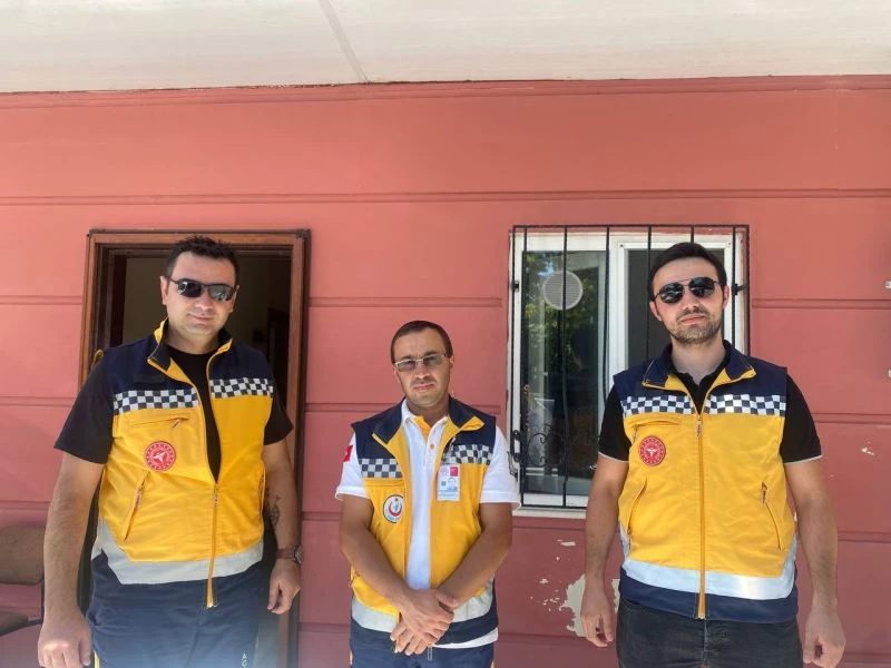 Yol kenarındaki yaralı köpeği kurtaran acil tıp teknisyeni konuştu:
